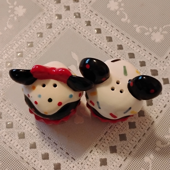 🆕 Disney Mickey & Minnie Mouse Ceramic Cupcake Salt & Pepper Shakers, NWOB - Picture 7 of 15